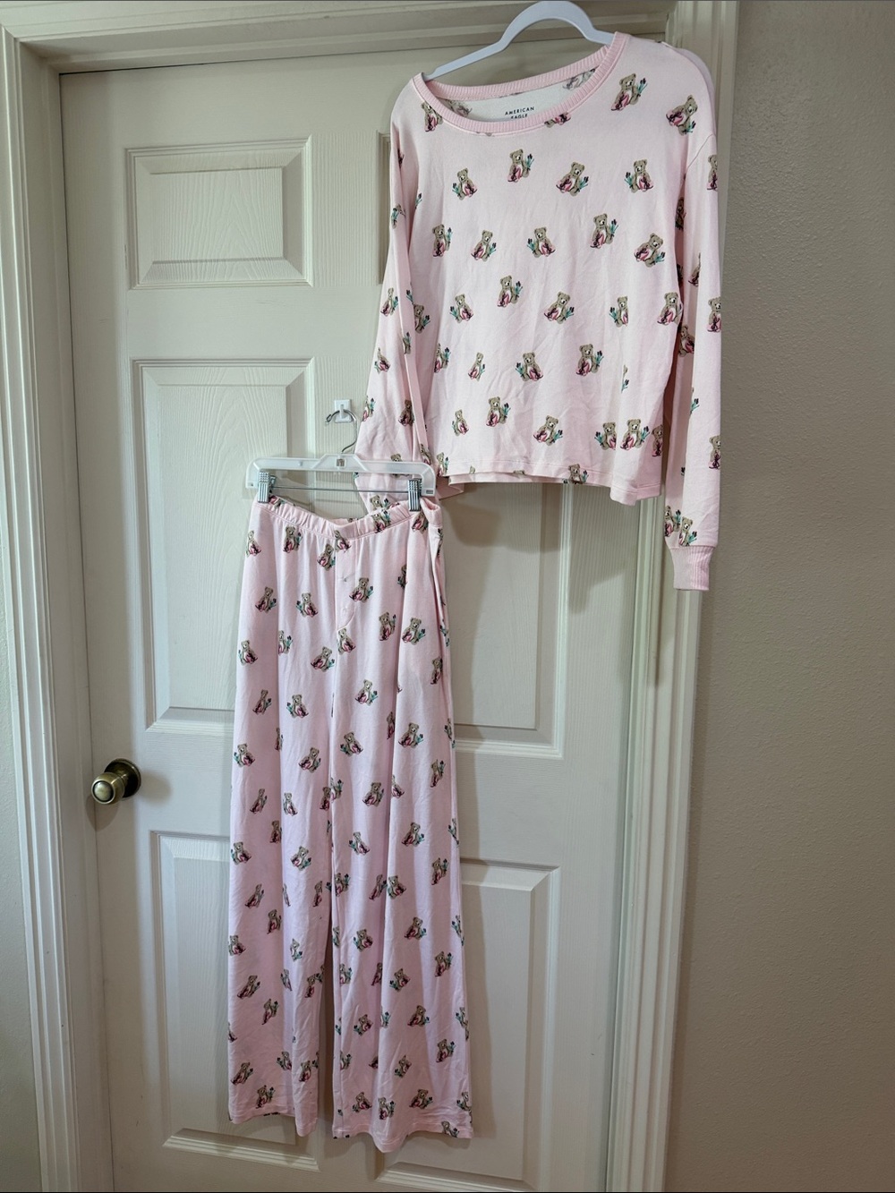 American Eagle Outfitters  Pink Bear Print Pajama Set Sz M.  SEE PICTURES Box6